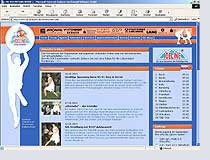 Screenshot einer Webseite mit blauem Hintergrund, orangefarbenen Elementen und Textinhalten