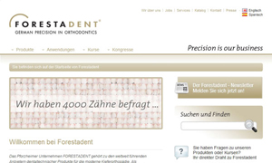 Zahnmuster aus Kunststoff in Beige auf Website-Hintergrund
