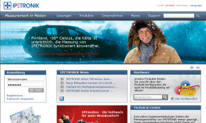 Website-Startseite mit Frau im Wintermantel vor blauem Hintergrund, Schnee, IPETRONIK-Logo oben links